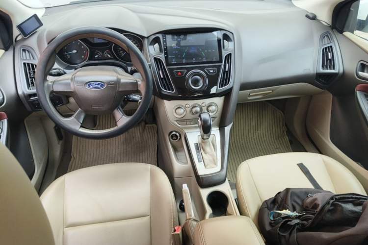 Used Ford Focus 2012 Sedan 1.6L Automatic Comfort Model Center Console