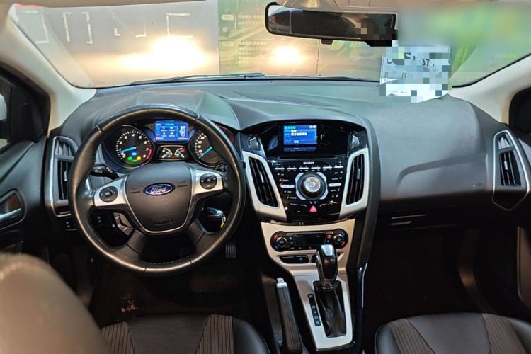 Used Ford Focus 2012 Hatchback 2.0L Automatic Luxury Sport Model Center Console