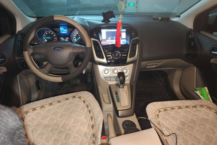 Used Ford Focus 2012 Sedan 1.6L Automatic Comfort Model Center Console