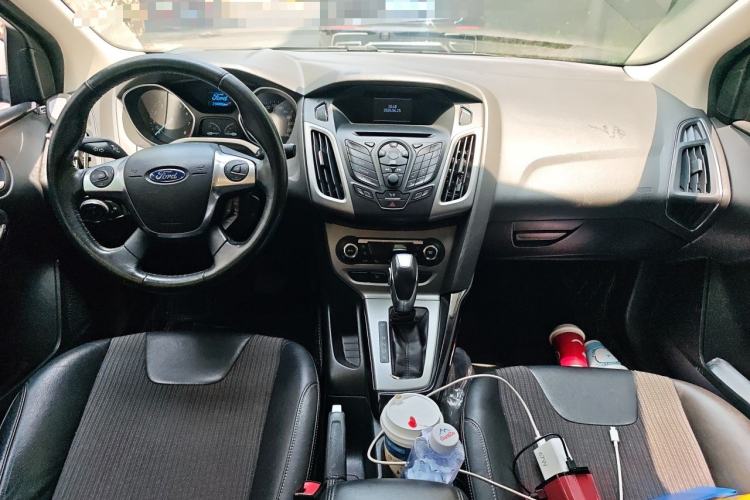 Used Ford Focus 2012 Sedan 1.6L Automatic Fashion Edition Center Console