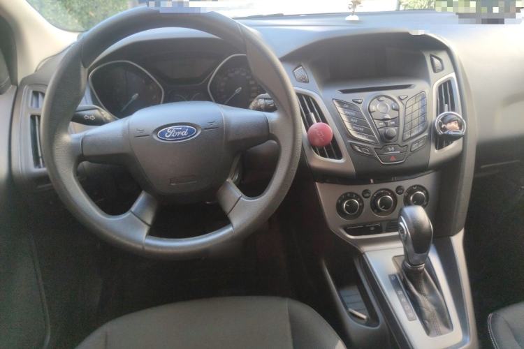 Used Ford Focus 2012 Hatchback 1.6L Automatic Comfort Model Center Console