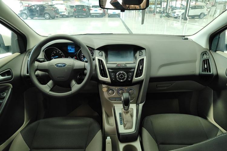 Used Ford Focus 2012 Sedan 1.6L Automatic Comfort Model Center Console