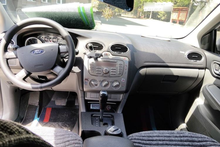 Used Ford Focus 2012 Hatchback Classic 1.8L Automatic Base Model Center Console