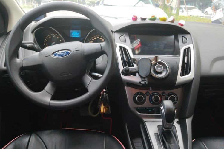 Used Ford Focus 2012 Hatchback 1.6L Automatic Comfort Model Center Console