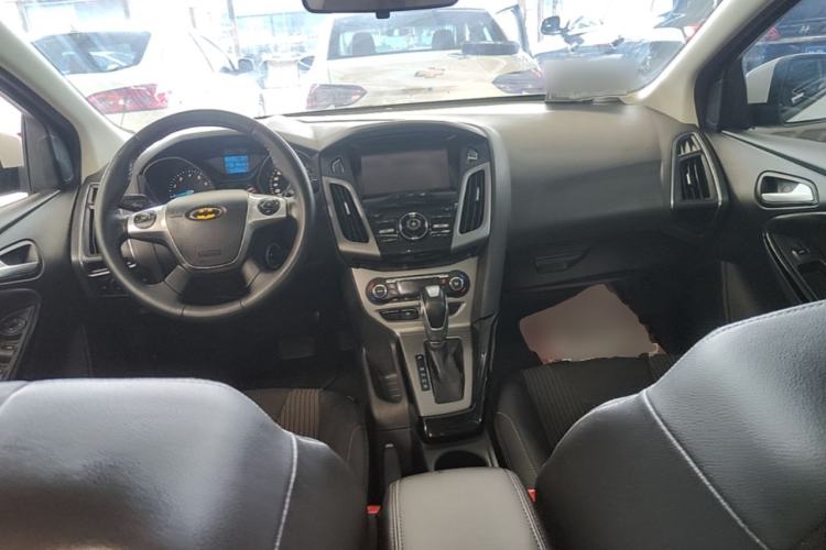 Used Ford Focus 2012 Sedan 1.6L Automatic Fashion Edition Center Console