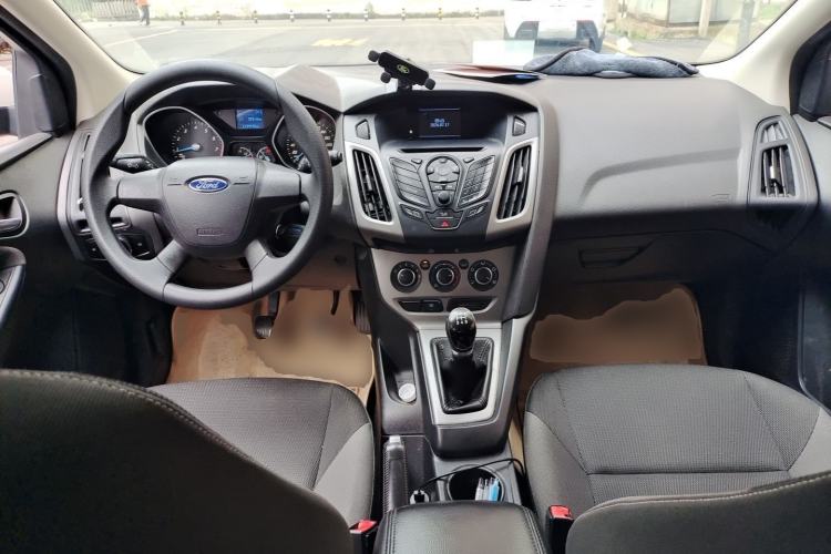Used Ford Focus 2012 Hatchback 1.6L Manual Comfort Model Center Console