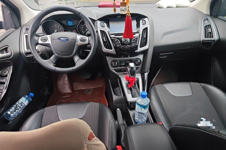 Used Ford Focus 2012 Hatchback 1.6L Automatic Fashion Edition Center Console