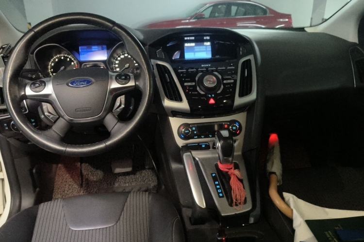 Used Ford Focus 2012 Hatchback 2.0L Automatic Luxury Sport Model Center Console