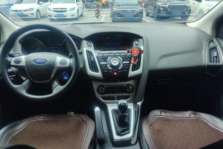 Used Ford Focus 2012 Hatchback 2.0L Manual Luxury Sport Model Center Console