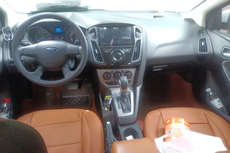 Used Ford Focus 2012 Hatchback 1.6L Automatic Comfort Model Center Console
