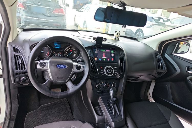 Used Ford Focus 2012 Hatchback 1.6L Automatic Comfort Model Center Console