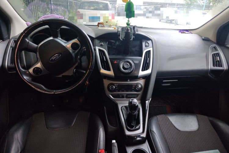 Used Ford Focus 2012 Hatchback 1.6L Manual Fashion Edition Center Console