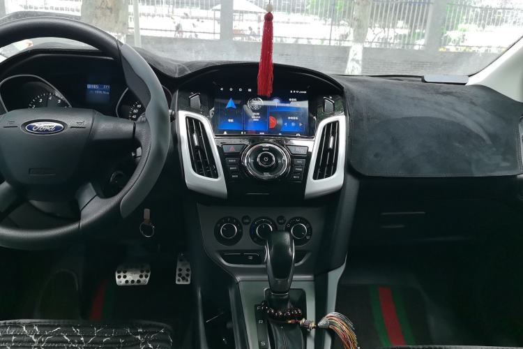 Used Ford Focus 2012 Hatchback 1.6L Automatic Comfort Model Center Console