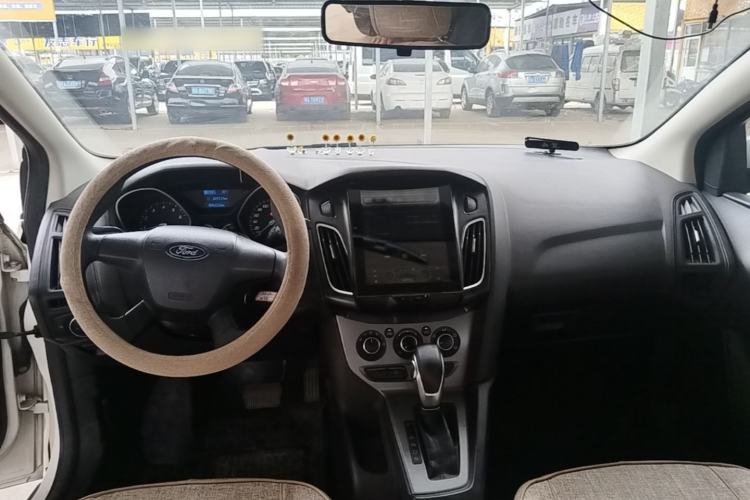 Used Ford Focus 2012 Hatchback 1.6L Automatic Comfort Model Center Console