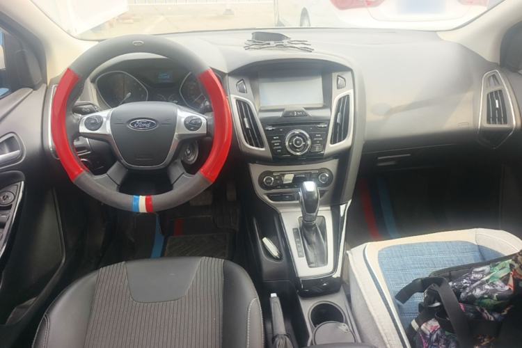 Used Ford Focus 2012 Sedan 1.6L Automatic Fashion Edition Center Console