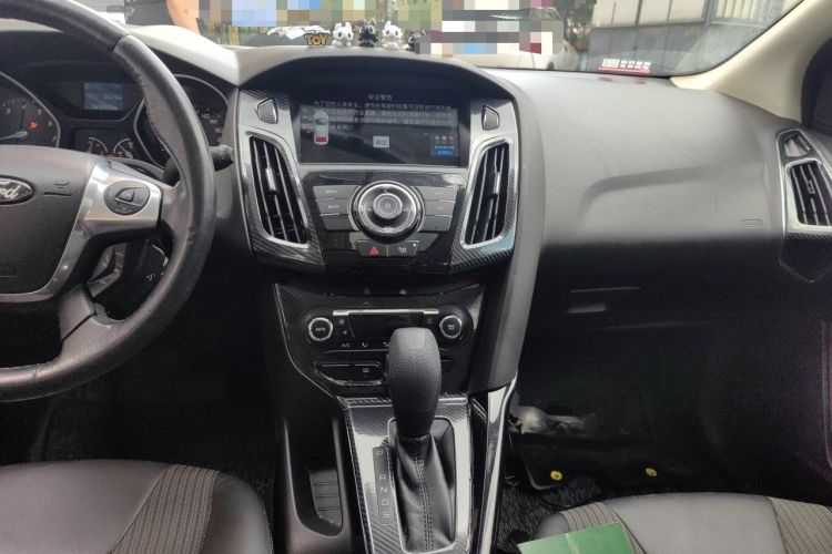 Used Ford Focus 2012 Hatchback 1.6L Automatic Fashion Edition Center Console