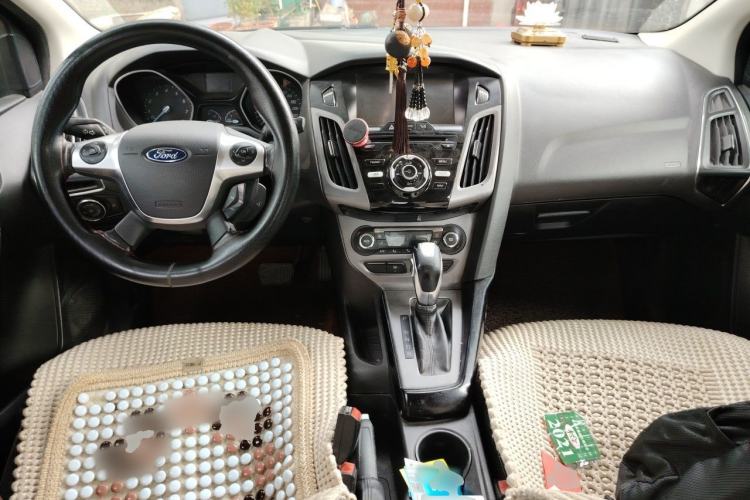 Used Ford Focus 2012 Sedan 1.6L Automatic Fashion Edition Center Console