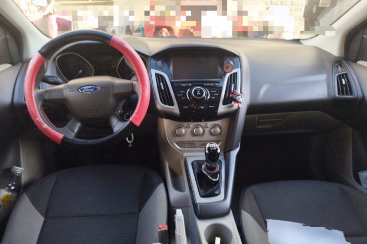 Used Ford Focus 2012 Sedan 1.6L Manual Comfort Model Center Console