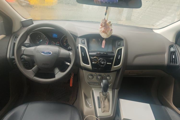 Used Ford Focus 2012 Sedan 1.6L Automatic Comfort Model Center Console