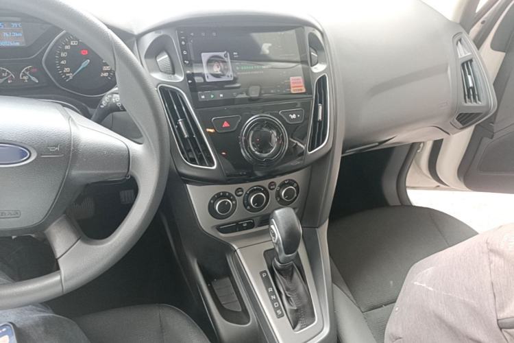 Used Ford Focus 2012 Hatchback 1.6L Automatic Comfort Model Center Console