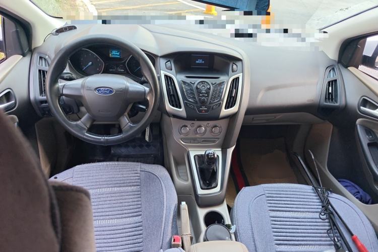 Used Ford Focus 2012 Sedan 1.6L Manual Comfort Model Center Console