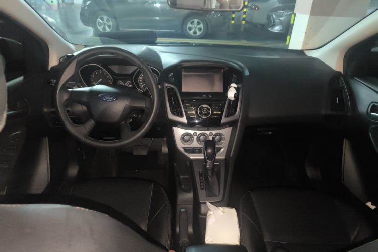 Used Ford Focus 2012 Hatchback 1.6L Automatic Comfort Model Center Console