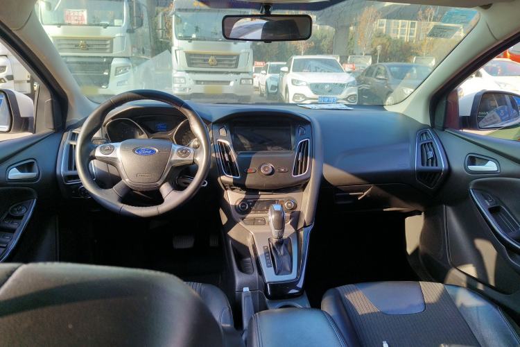 Used Ford Focus 2012 Sedan 1.6L Automatic Fashion Edition Center Console