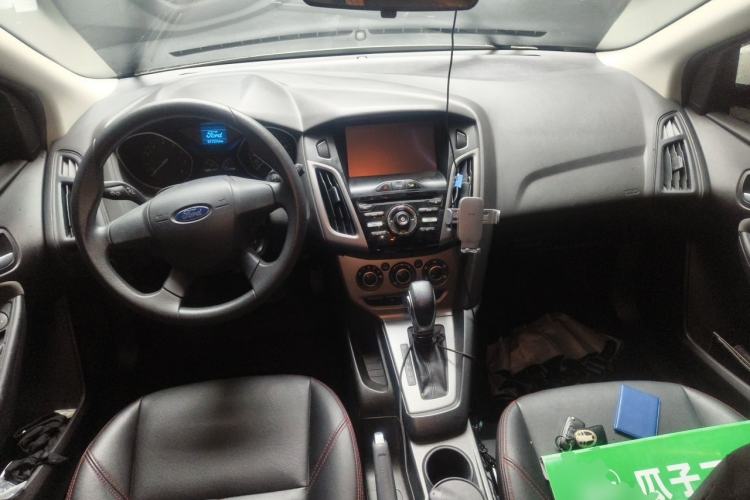 Used Ford Focus 2012 Hatchback 1.6L Automatic Comfort Model Center Console