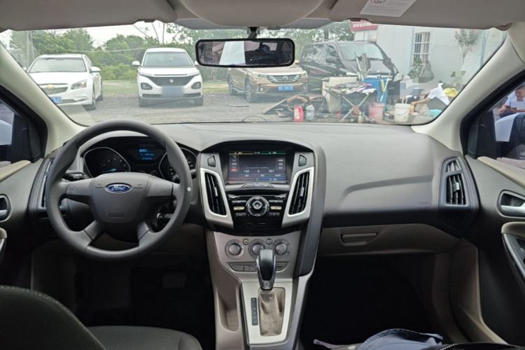 Used Ford Focus 2012 Sedan 1.6L Automatic Comfort Model Center Console