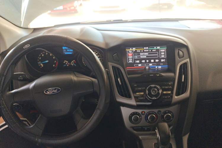 Used Ford Focus 2012 Hatchback 1.6L Automatic Comfort Model Center Console