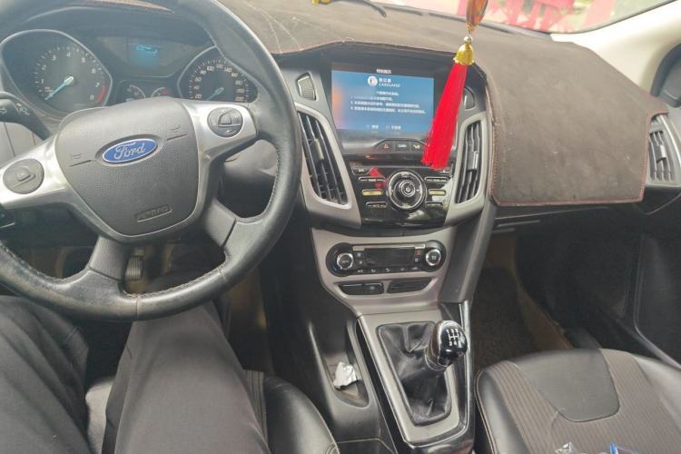 Used Ford Focus 2012 Hatchback 1.6L Manual Fashion Edition Center Console