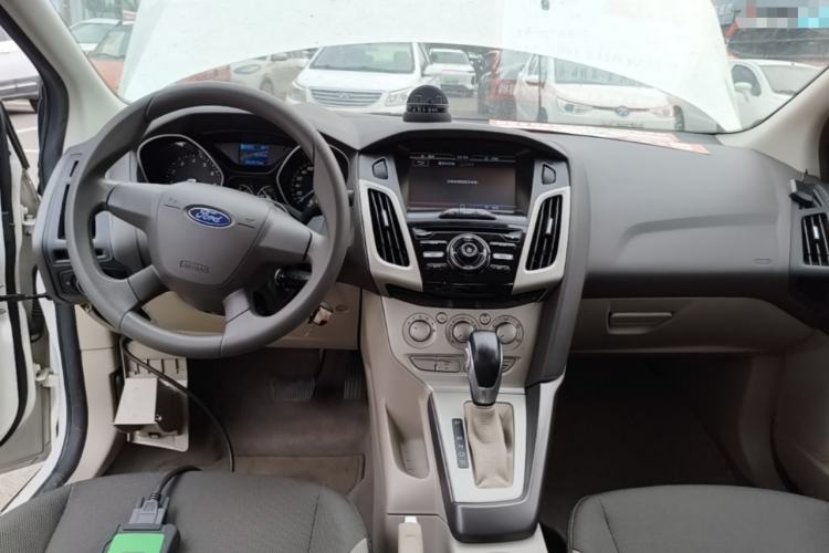 Used Ford Focus 2012 Sedan 1.6L Automatic Comfort Model Center Console