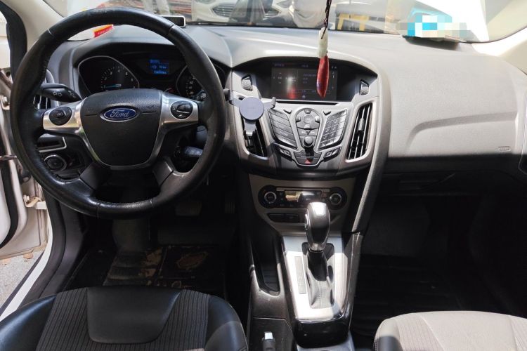 Used Ford Focus 2012 Sedan 1.6L Automatic Fashion Edition Center Console