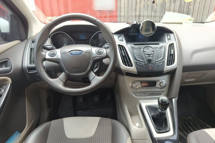 Used Ford Focus 2012 Hatchback 1.6L Manual Fashion Edition Center Console