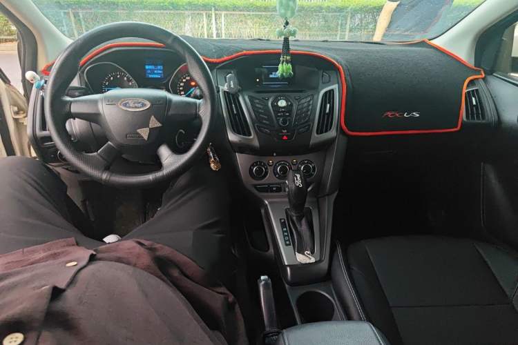 Used Ford Focus 2012 Hatchback 1.6L Automatic Comfort Model Center Console
