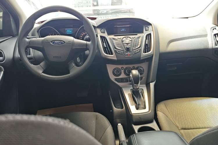 Used Ford Focus 2012 Hatchback 1.6L Automatic Comfort Model Center Console