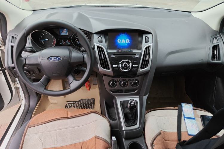 Used Ford Focus 2012 Hatchback 1.6L Manual Comfort Model Center Console