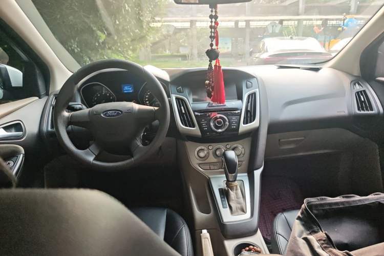 Used Ford Focus 2012 Sedan 1.6L Automatic Comfort Model Center Console