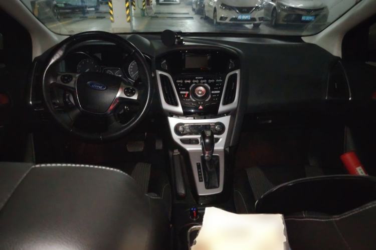 Used Ford Focus 2012 Hatchback 2.0L Automatic Luxury Sport Model Center Console
