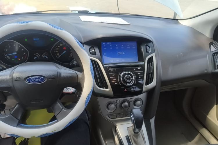 Used Ford Focus 2012 Sedan 1.6L Automatic Comfort Model Center Console