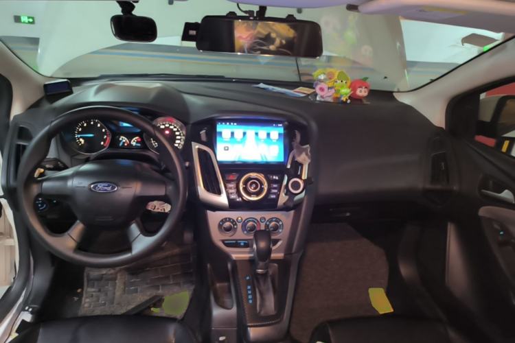 Used Ford Focus 2012 Hatchback 1.6L Automatic Comfort Model Center Console