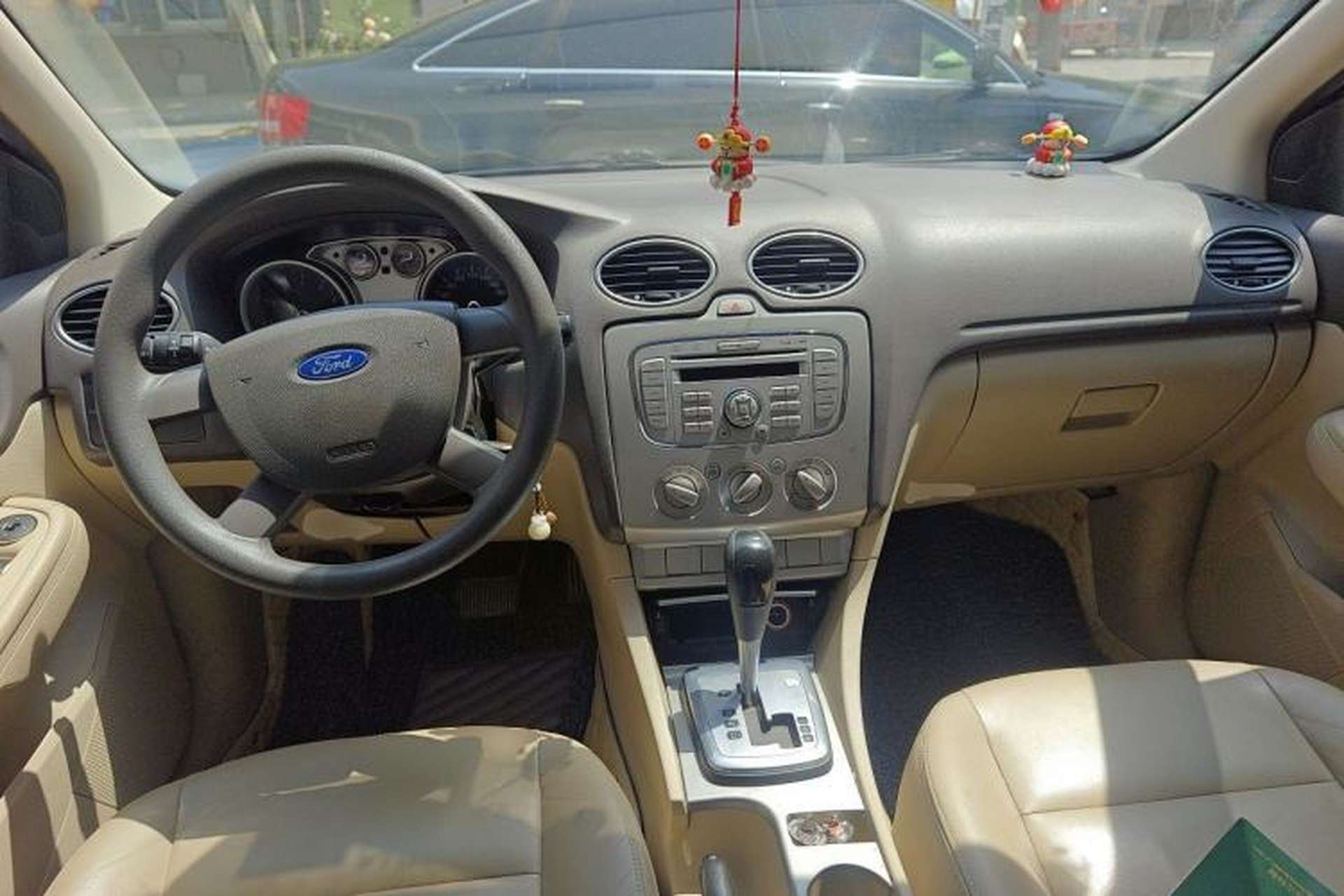Used Ford Focus 2012 Hatchback Classic 1.8L Automatic Fashion Edition Center Console