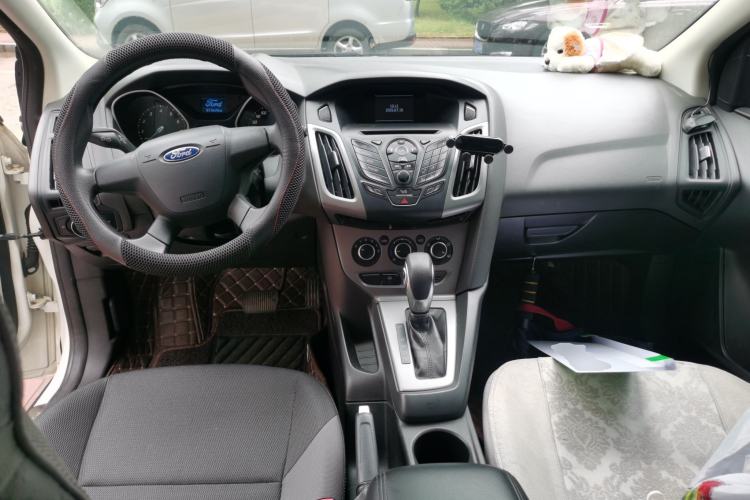 Used Ford Focus 2012 Hatchback 1.6L Automatic Comfort Model Center Console