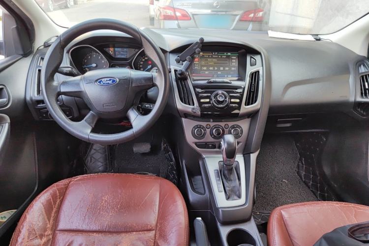 Used Ford Focus 2012 Hatchback 1.6L Automatic Comfort Model Center Console