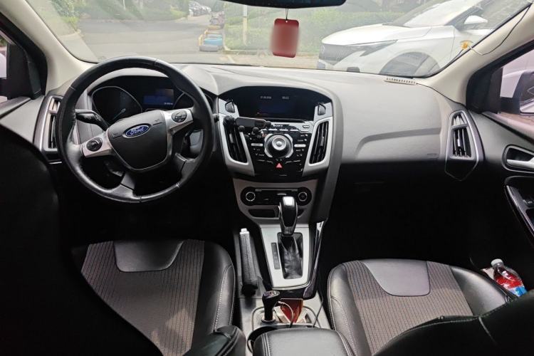 Used Ford Focus 2012 Hatchback 2.0L Automatic Luxury Sport Model Center Console