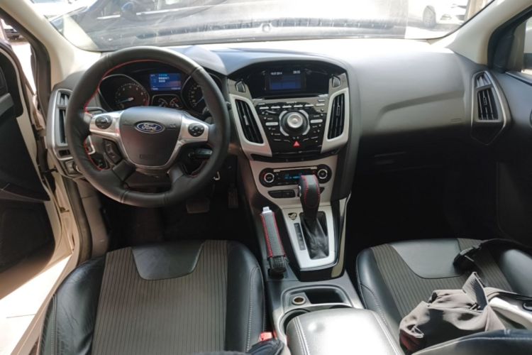 Used Ford Focus 2012 Hatchback 2.0L Automatic Luxury Sport Model Center Console