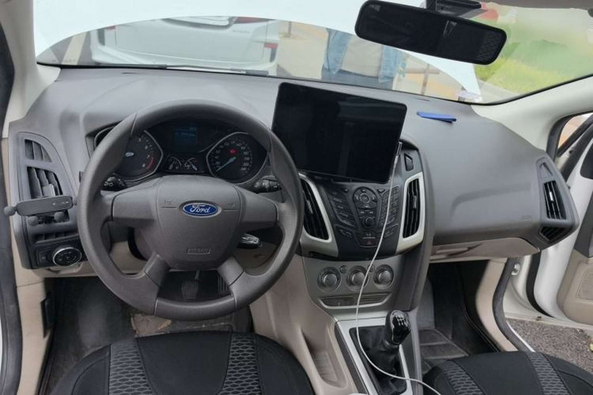 Used Ford Focus 2012 Sedan 1.6L Manual Comfort Model Center Console