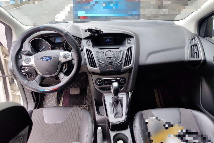 Used Ford Focus 2012 Hatchback 1.6L Automatic Fashion Edition Center Console
