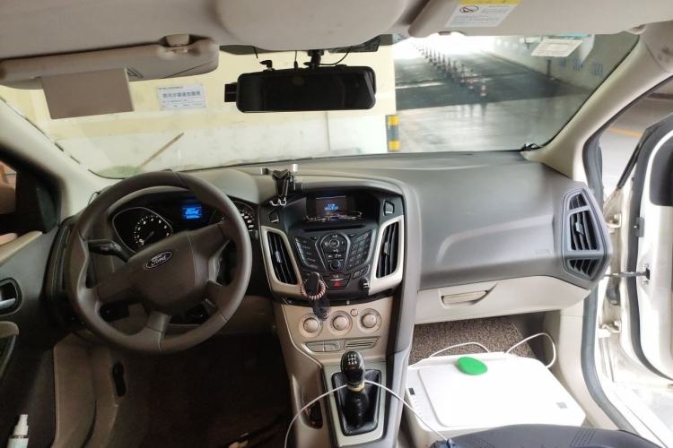 Used Ford Focus 2012 Sedan 1.6L Manual Comfort Model Center Console