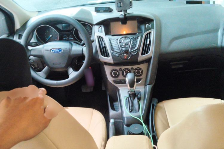 Used Ford Focus 2012 Hatchback 1.6L Automatic Comfort Model Center Console